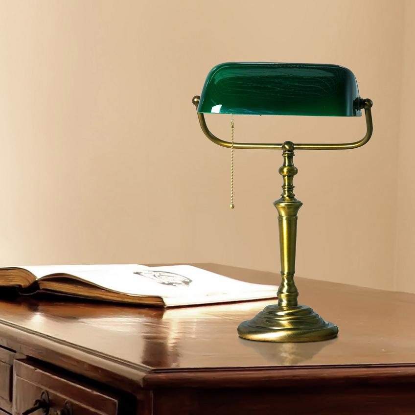 Banker Schreibtischleuchten in grün und gold als klassische Schreibtischlampe