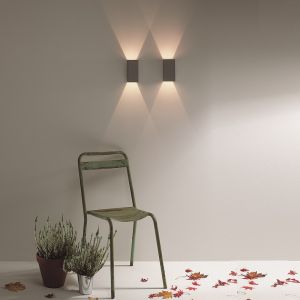 LED-Wandleuchte mit Up and Down-Lichtaustritt, in Silber oder Schwarz 