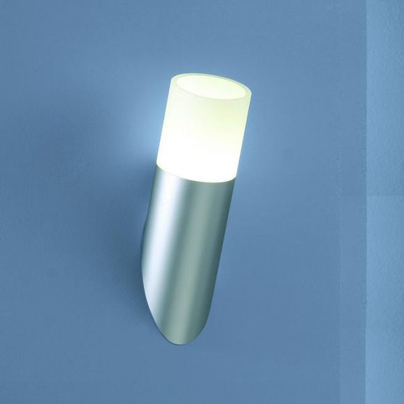 Wandleuchte in kurzer Fackel-Optik  in titan-silber mit mattem Opalglas