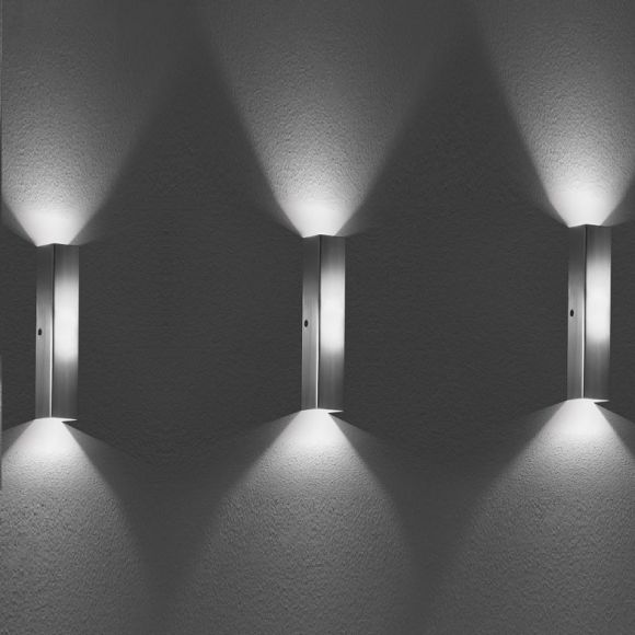 Moderne LED Wandleuchte Lichtaustritt oben und unten - matt oder poliert