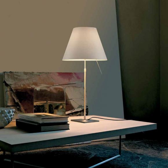 Designer Tischleuchte Costanza von Luceplan - mit Sensordimmer für vier Lichtintensitätsstufen