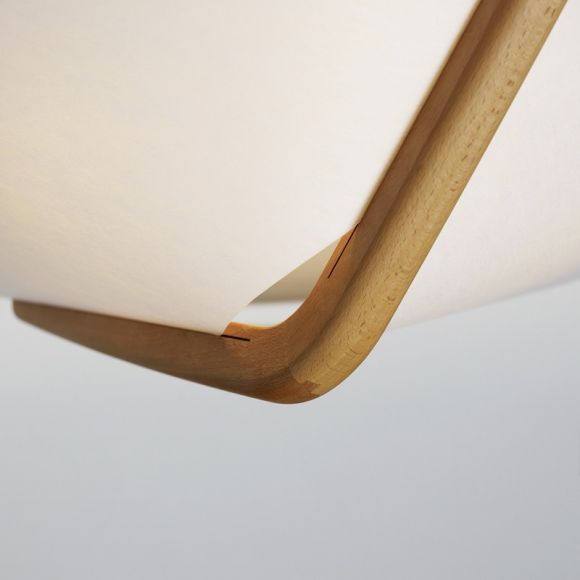 Domus Deckenlampe in klassischer Form mit Bucheholz