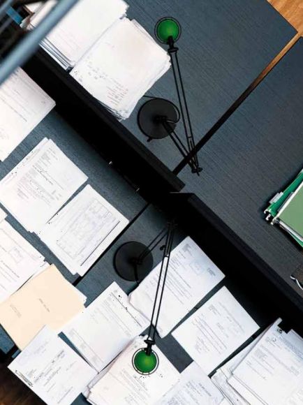 Schreibtischleuchte Berenice von Luceplan - Designklassiker in zwei Farben wählbar