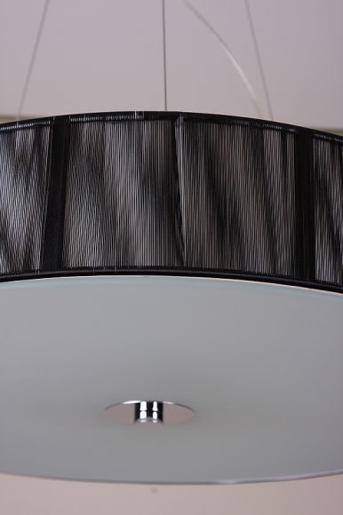 Pendelleuchte mit Organzastoff in schwarz bezogen, Energiesparlampen einsetzbar, D = 60,5 cm