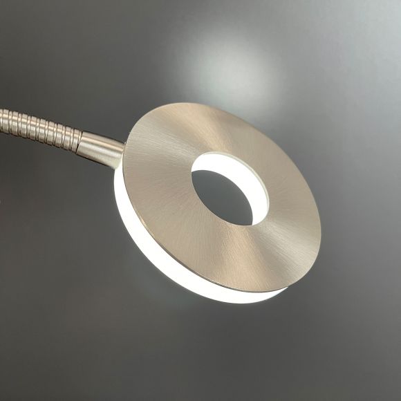 schwenkbare dimmbare LED Klemmleuchte mit CCT-Lichtfarbsteuerung und  Schalter runde Klemmlampe nickel matt ø 10 cm | WOHNLICHT | Leselampen
