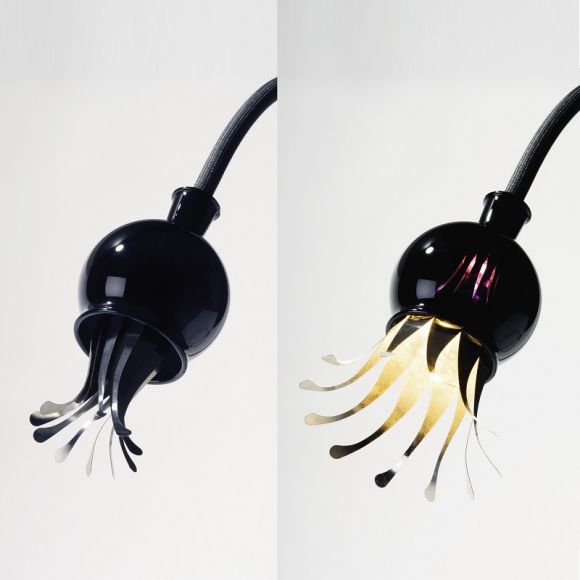 Tischleuchte Poppy mit sich öffnenden Glasschirmen - Arm in Schwarz / Glasschirm in Violett-Schwarz