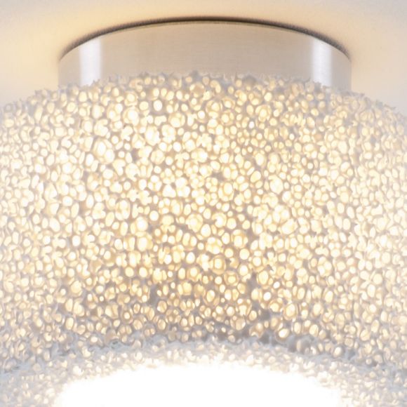 Designer Deckenleuchte Reef mit Lampenschirm aus weißem Keramikschaum - in Alu poliert