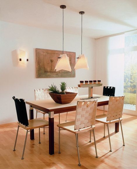 Moderne Tischbeleuchtung mit Echtholz